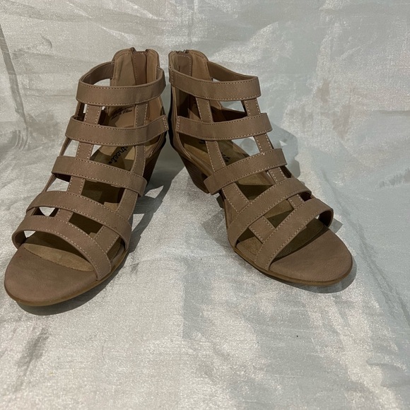 Easy Street
Women's Marg Gladiator Block Heel Sandals size 8 - Picture 1 of 15